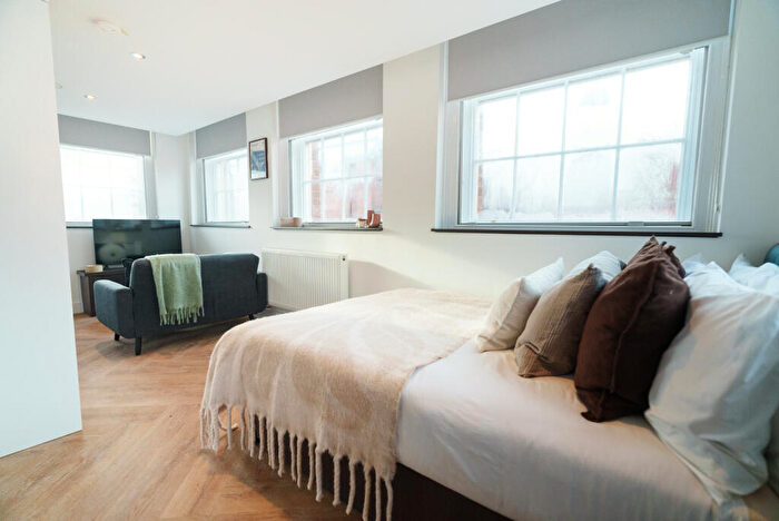 Apartment To Rent In Apt, - Cookridge Street #, LS2