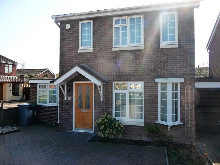 3 Bedroom Link Detached House To Rent In Cobia, Dosthill, B77