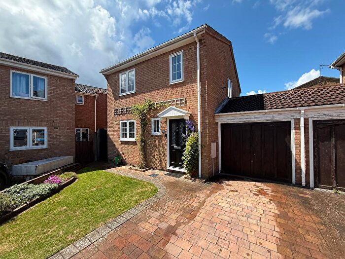 3 Bedroom Link Detached House For Sale In Linbridge Way, Wigmore, Luton, Bedfordshire, LU2