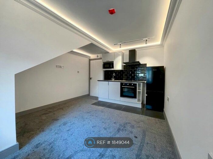 Studio To Rent In Reddicap Heath Road, Sutton Coldfield, B75