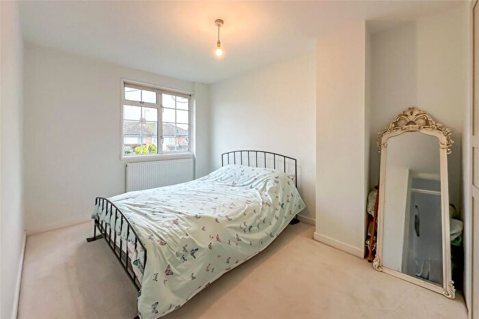 3 Bedroom Semi-Detached House For Sale In Windmill Avenue, St. Albans, Hertfordshire, AL4