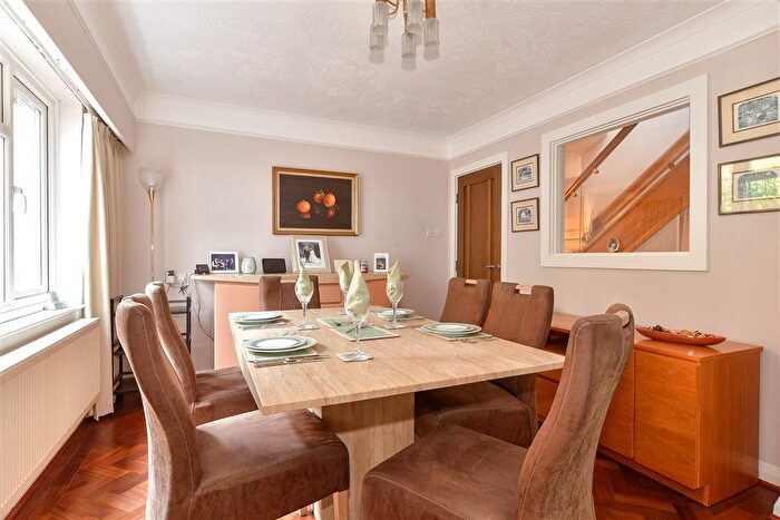 4 Bedroom Detached House For Sale In Robin Hood Lane, Walderslade, Kent, ME5