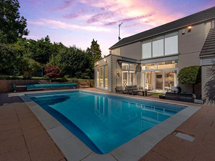 5 Bedroom Detached House For Sale In Robin Way, Cuffley, EN6