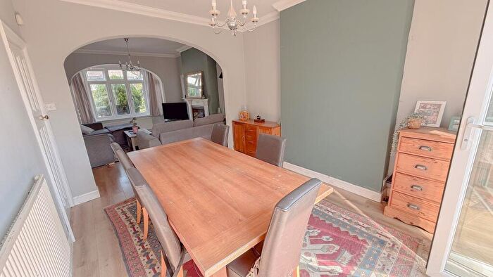 3 Bedroom Detached House For Sale In Wallace Crescent, Carshalton, Surrey, SM5