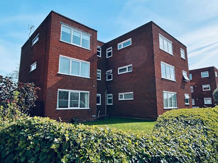 2 Bedroom Flat For Sale In Cobbold Road, Felixstowe, IP11