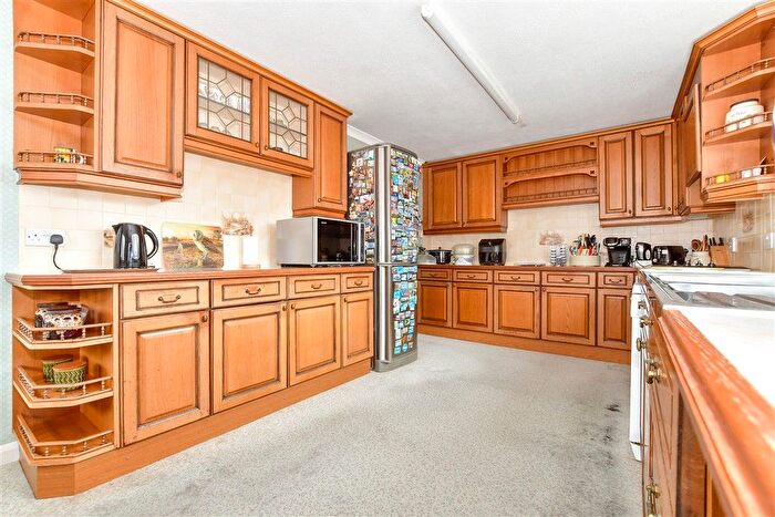 4 Bedroom Detached House For Sale In Warner Road, Selsey, Chichester, West Sussex, PO20