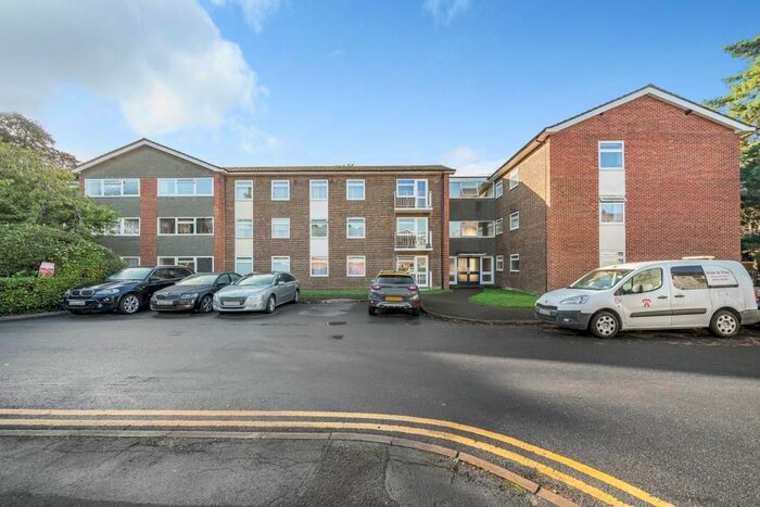 2 Bedroom Flat For Sale In Reading, Berkshire, RG30