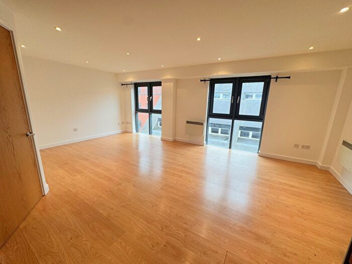 2 Bedroom Flat To Rent In York Place, Leeds, LS1