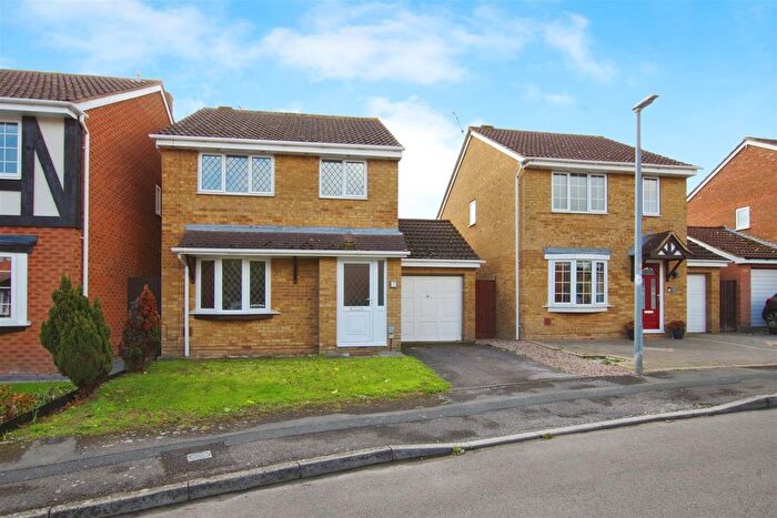 3 Bedroom Detached House For Sale In Gifford Road, Lower Stratton, Swindon, SN3
