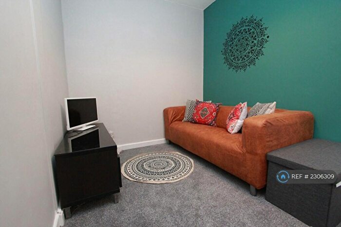 4 Bedroom Semi-Detached House To Rent In Roseland Gardens, Southampton, SO17