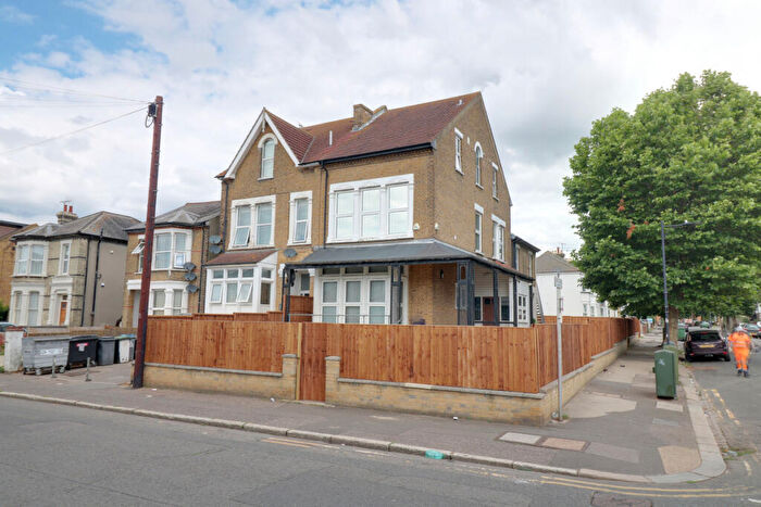 2 Bedroom Flat To Rent In York Road, Southend-on-sea, SS1