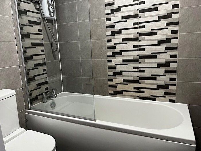 1 Bedroom Flat To Rent In The Avenue, Worcester Park, KT4