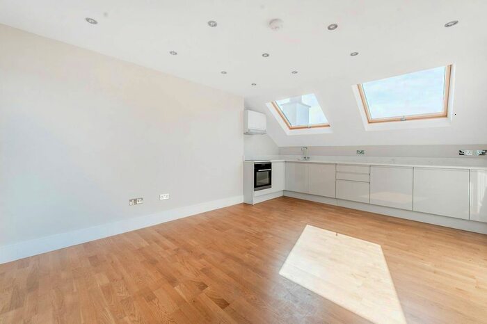 1 Bedroom Flat To Rent In Norbury Court Road, Norbury, London, SW16