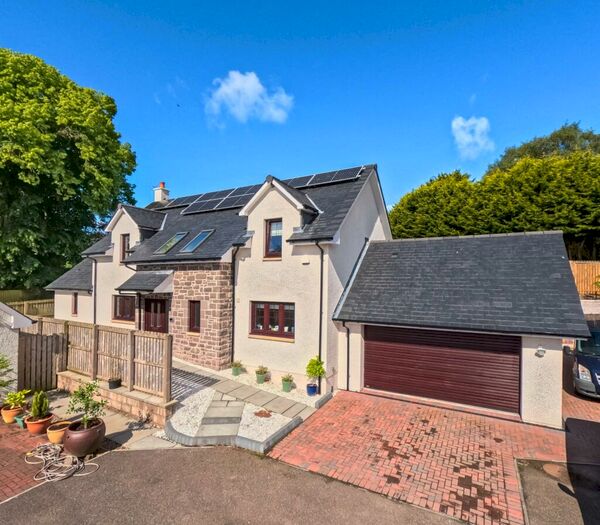 4 Bedroom Detached House For Sale In The Steadings, Abernyte, Perthshire, PH14
