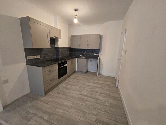 2 Bedroom Flat To Rent In Central Hill, London, SE19
