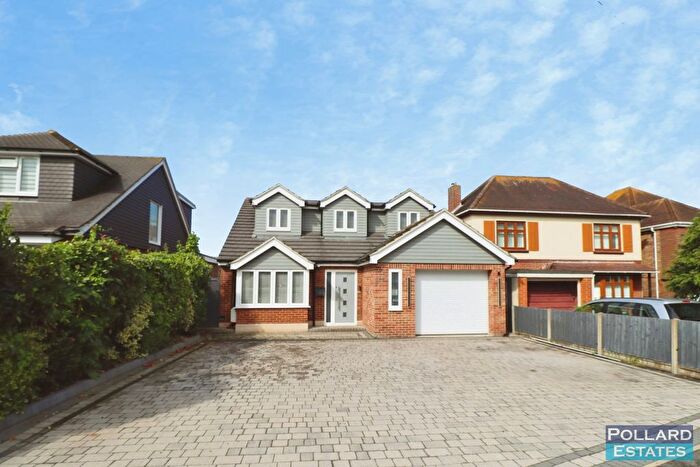 4 Bedroom Detached House For Sale In Wigmore Road, Gillingham, ME8