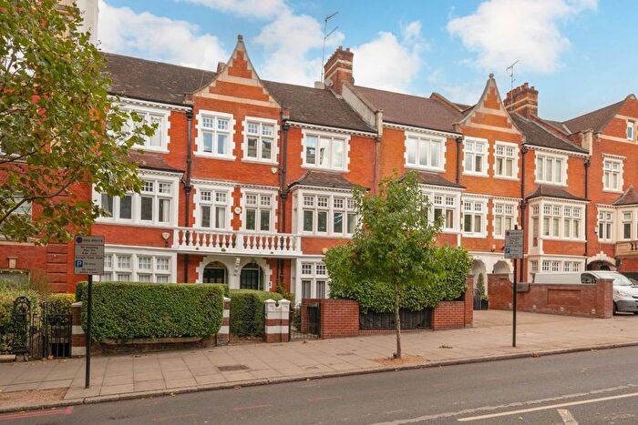 3 Bedroom Flat To Rent In St. Johns Wood Road, London, NW8