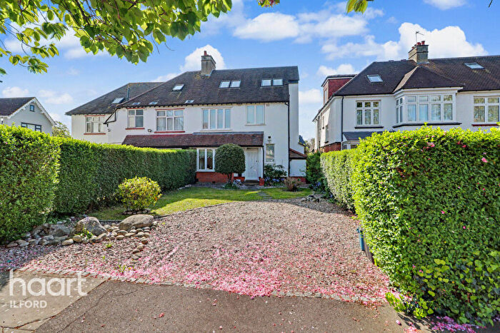 4 Bedroom Semi Detached House For Sale In The Square, Ilford, IG1