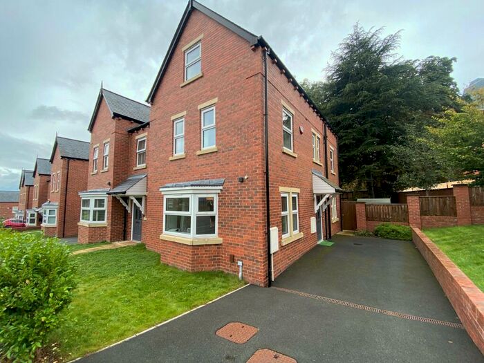 4 Bedroom House To Rent In Maple Chase, Leeds, LS6