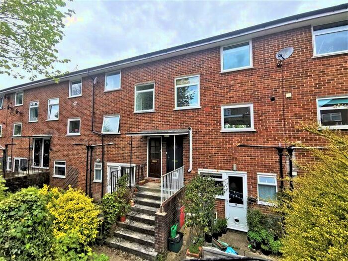 2 Bedroom Apartment To Rent In Freeman Court, Chesham, HP5