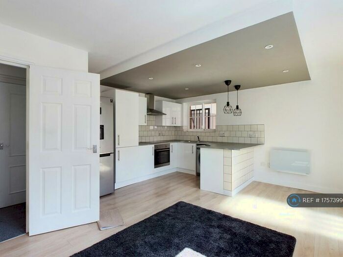 1 Bedroom Flat To Rent In Rosiers Court, Canterbury, CT2