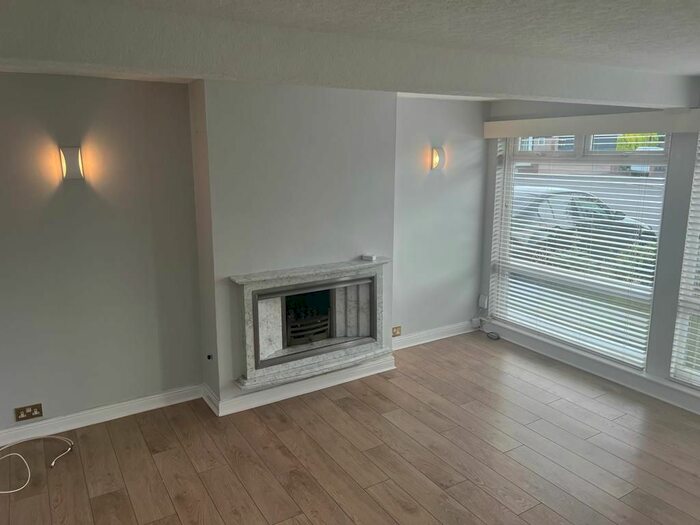 3 Bedroom Semi-detached House To Rent In Green Walk, Gatley, SK8