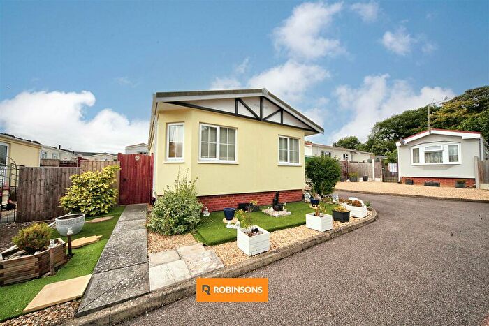 2 Bedroom Park Home For Sale In Residential Park, Caddington, LU1