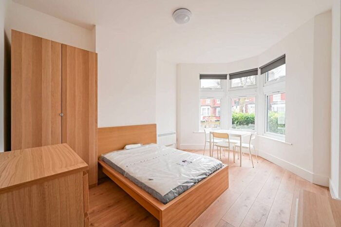 Studio To Rent In Woodlands Park Road, Harringay, London, N15