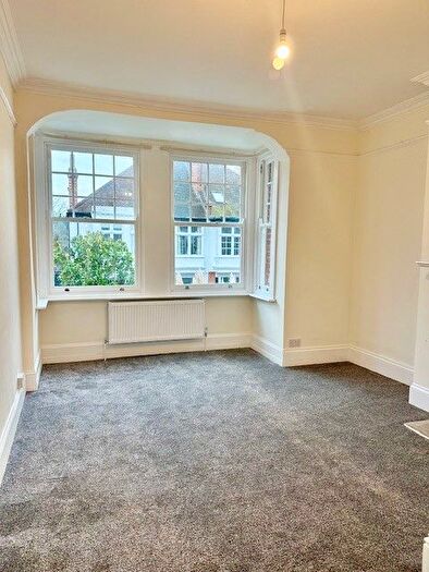 3 Bedroom Flat To Rent In Abinger Road, London, W4