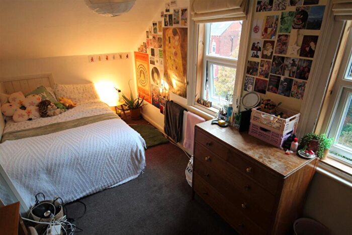 6 Bedroom Terraced House To Rent In Delph Lane, Hyde Park, Leeds, LS6