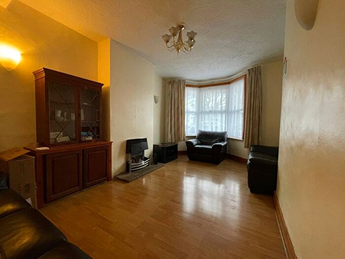 3 Bedroom Terraced House To Rent In Oatlands Road, Enfield, EN3