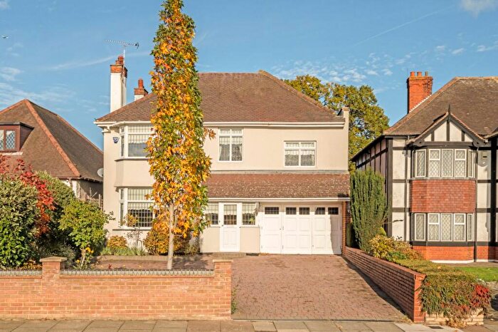 4 Bedroom Detached House For Sale In Woolwich Road, London, SE2