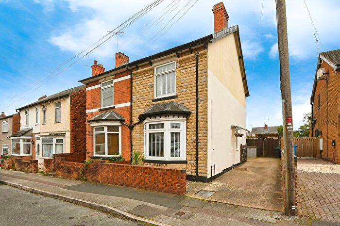 3 Bedroom Semi-detached House For Sale In King Street, Mansfield, Nottinghamshire, NG19