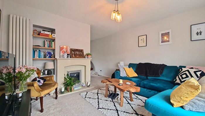 3 Bedroom Semi-Detached House To Rent In Windermere Close, Dunstable, LU6