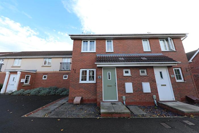 2 Bedroom Semi Detached House For Sale In Pasture View, Kingswood, Hull, HU7