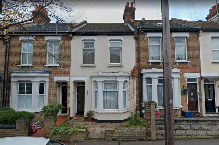 2 Bedroom Terraced House To Rent In Shakespeare Drive, Westcliff-On-Sea SS0