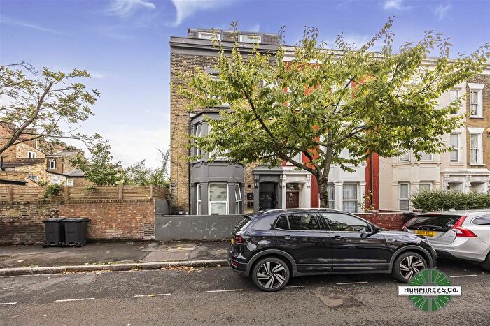 3 Bedroom Flat To Rent In Glenarm Road, Hackney, E5