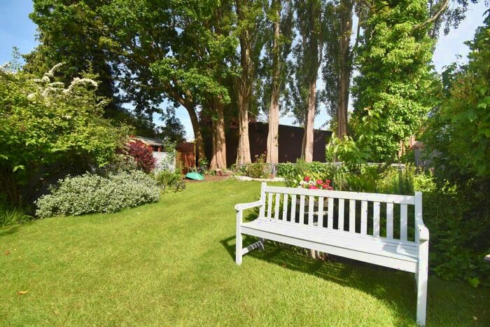 4 Bedroom Detached House For Sale In Beecot Lane, Walton-On-Thames, KT12