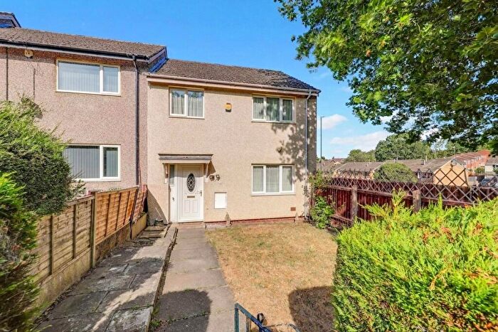 3 Bedroom End Of Terrace House For Sale In Heatherington Gardens, Nottingham, NG5