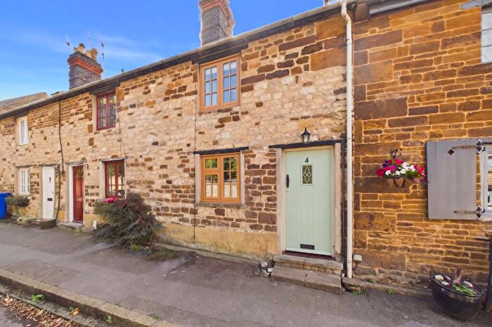 2 Bedroom Cottage For Sale In High Street, Culworth, OX17
