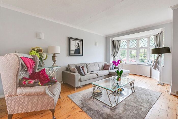 3 Bedroom Detached House To Rent In Bolton Road, Chiswick, W4