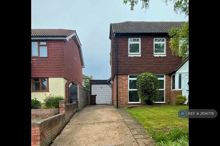 2 Bedroom Semi-Detached House To Rent In Brenchley Close, Rochester, ME1