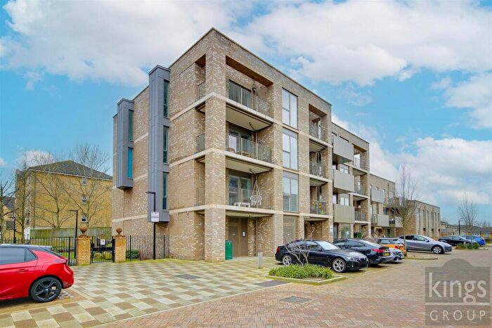 2 Bedroom Flat For Sale In Oakwood Crescent, N10