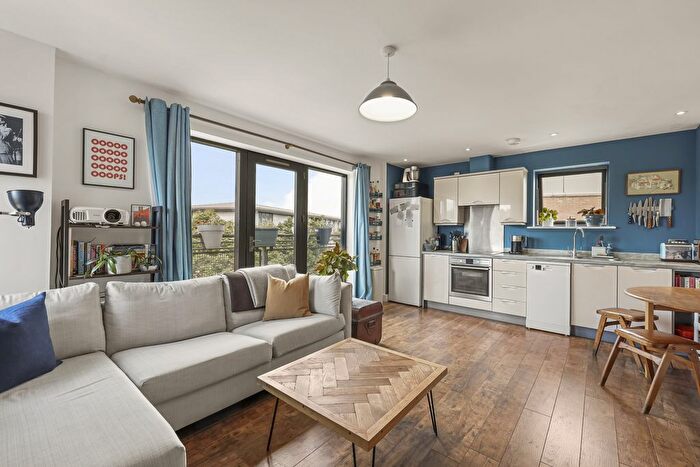 1 Bedroom Flat For Sale In Walnut Court, By River Lea And Millfields, E5