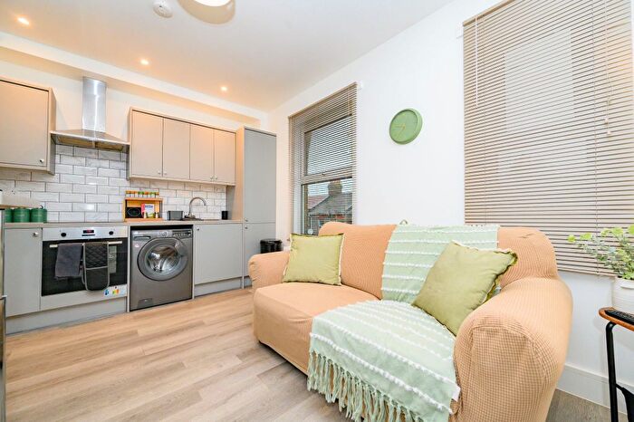 2 Bedroom Flat To Rent In Russell Street, Luton, LU1