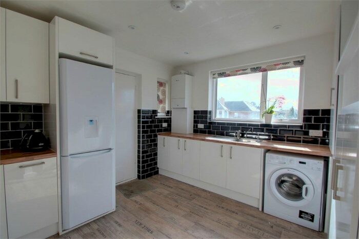 2 Bedroom Flat To Rent In Bathurst Walk, Richings Park, SL0