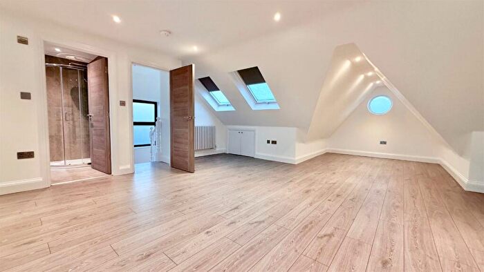 3 Bedroom Apartment To Rent In Hervey Close, London, N3