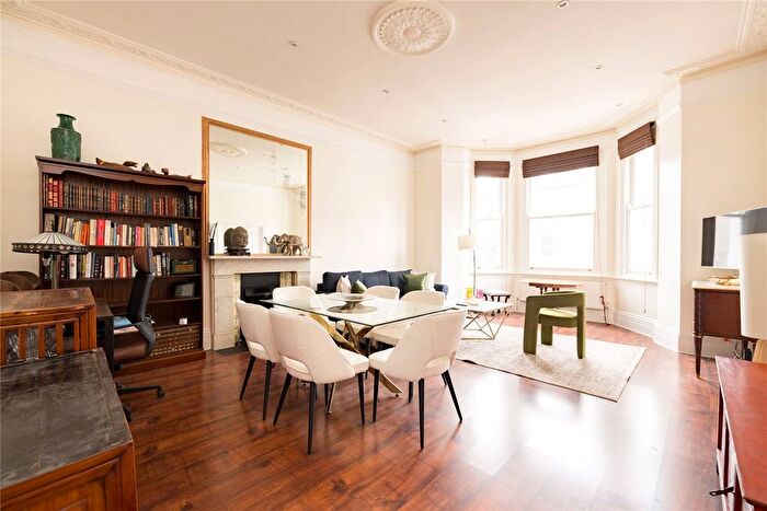 2 Bedroom Flat For Sale In Redcliffe Gardens, Chelsea, London, SW10