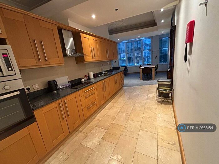 3 Bedroom Flat To Rent In College Green, Bristol, BS1