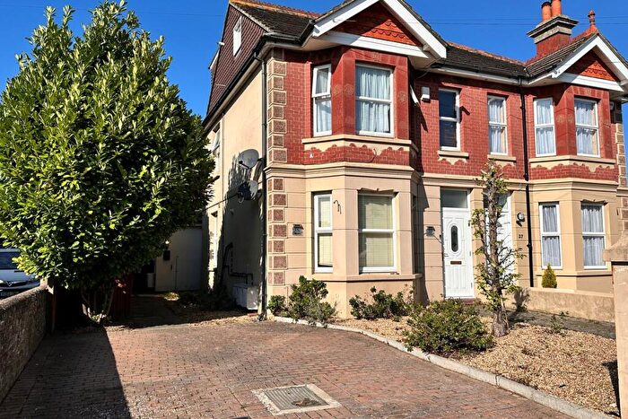 2 Bedroom Flat For Sale In Franklin Road, Worthing, West Sussex, BN13